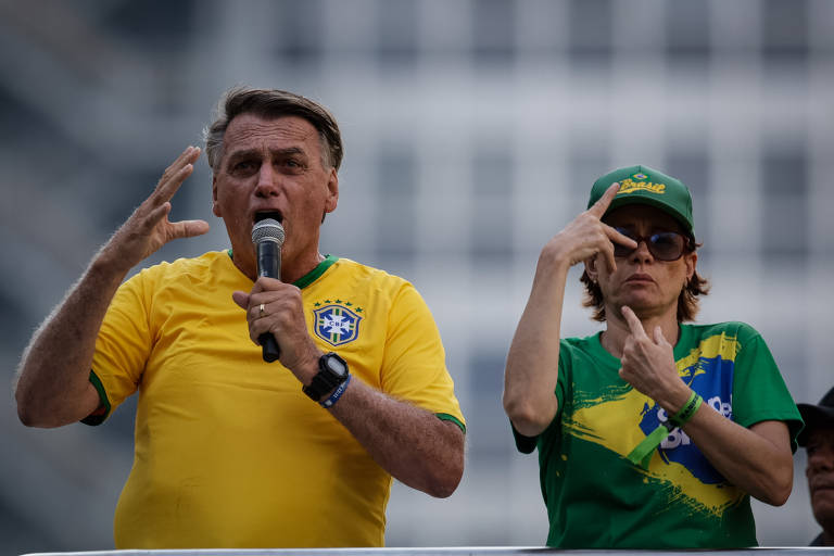 Em ato na Paulista em fevereiro deste ano, Bolsonaro disse: "O que é golpe? É tanque na rua, é arma, conspiração. Nada disso foi feito no Brasil", disse. "Agora o golpe é porque tem uma minuta do decreto de estado de defesa. Golpe usando a Constituição? Tenha paciência"