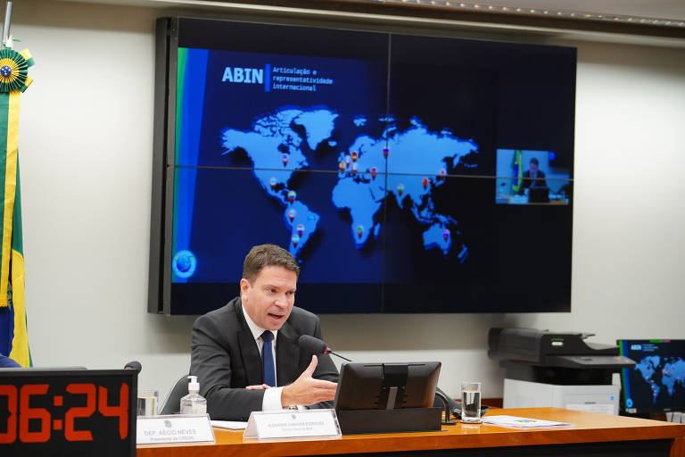 Operação contra Ramagem: no mesmo mês, a PF cumpriu mandado de busca e apreensão contra o ex-diretor da Abin e hoje deputado federal Alexandre Ramagem, no caso da "Abin Paralela"