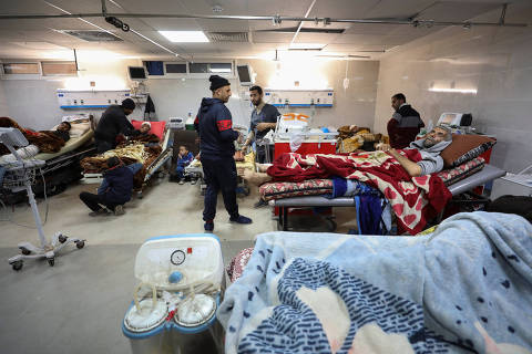 Palestinians who were wounded in Israeli fire while waiting for aid, according to health officials, lie on beds at Al Shifa hospital, amid the ongoing conflict between Israel and Hamas, in Gaza City, March 1, 2024. REUTERS/Kosay Al Nemer ORG XMIT: LIVE