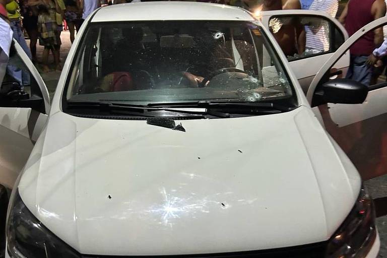 Pai, mãe e bebê são mortos a tiros em carro em Niterói (RJ)