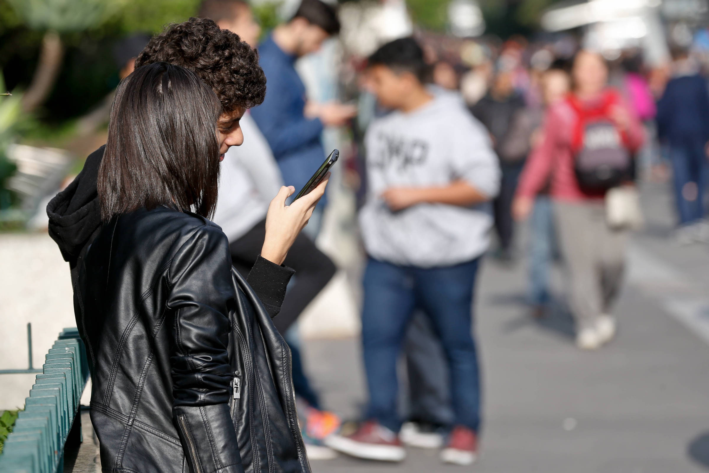 Tirem o celular dos adultos