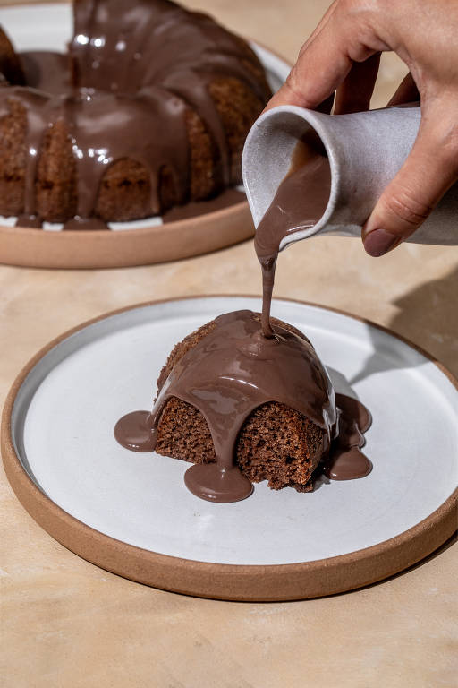 Bolo de chocolate, receita do livro "Na Cozinha", de Juliana Gueiros