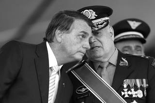 Bolsonaro e o comandante do Exército, Marco Antônio Freire Gomes