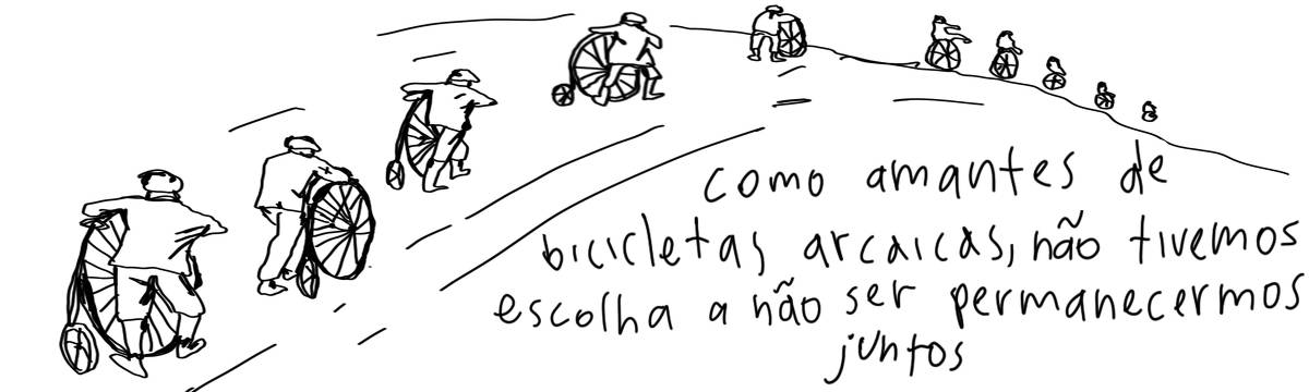 A tirinha em preto e branco de Estela May, publicada em 20/03/24, traz pessoas subindo uma lareira com suas bicicletas arcaicas. À direita da imagem, “como amantes de bicicletas arcaicas, não tivemos escolha a não ser permanecermos juntos”