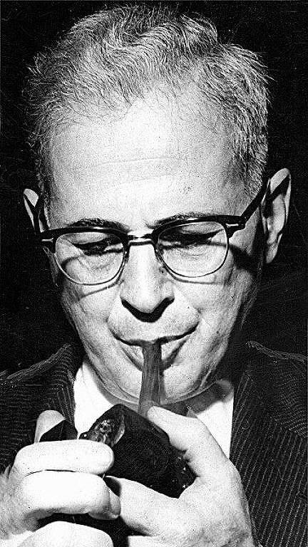 Lincoln Gordon: embaixador dos EUA no Brasil desde 1961, enviou à Casa Branca telegrama pedindo adoção de medidas para fornecer armas aos militares contrários a Jango caso a tentativa de tomar o poder não terminasse em sucesso