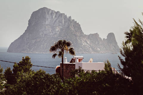 Monte Es Vedra, um dos pontos turísticos mais marcantes da ilha de Ibiza
( Foto: Divulgação ) DIREITOS RESERVADOS. NÃO PUBLICAR SEM AUTORIZAÇÃO DO DETENTOR DOS DIREITOS AUTORAIS E DE IMAGEM
