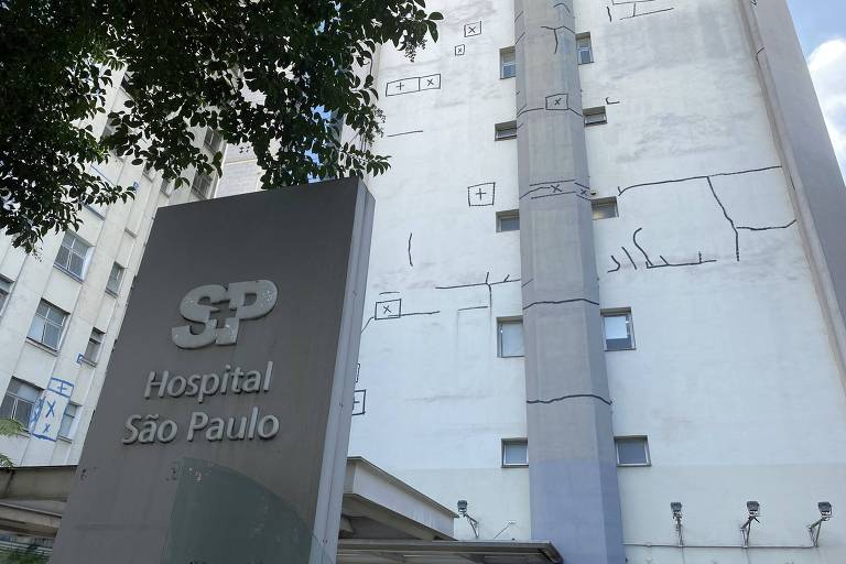 Fachada do Hospital São Paulo, na zona sul da capital paulista; obra no prédio atrasa e pacientes estão sem atendimento no pronto-socorro há 22 meses