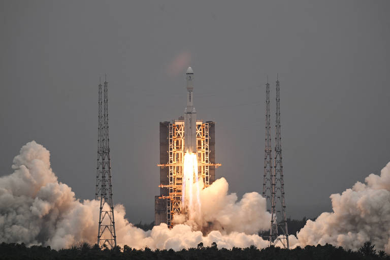 China lança satélite para garantir comunicação na sua próxima missão lunar