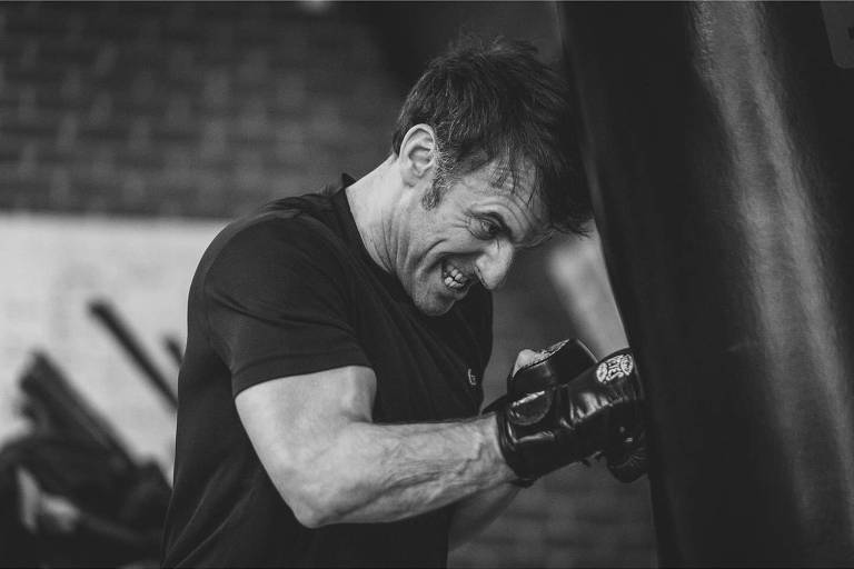 Macron treina boxe em imagem divulgada no Instagram por sua fotógrafa oficial