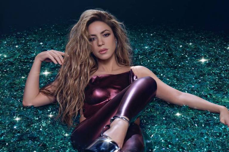 Shakira divulga capa de novo álbum