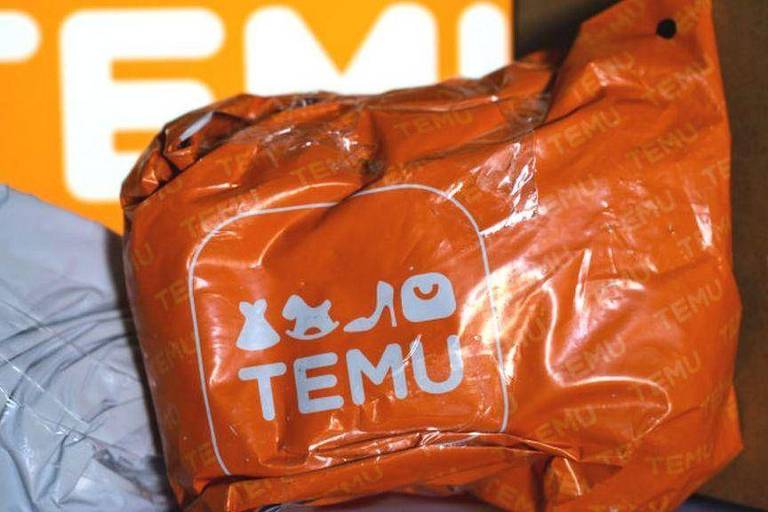 Embalagem laranja de entrega da Temu


