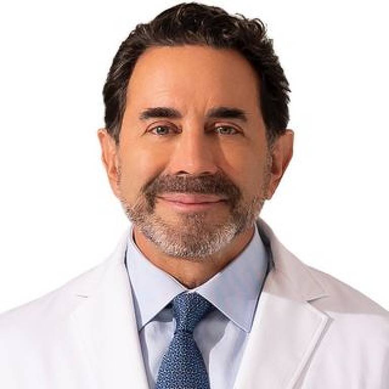 Dr. Paul Nassif em foto no Instagram