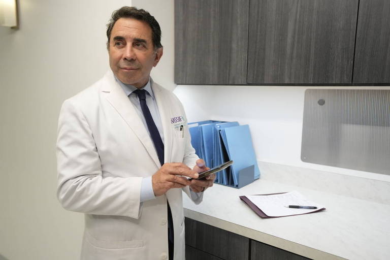 Dr. Paul Nassif, do reality Botched