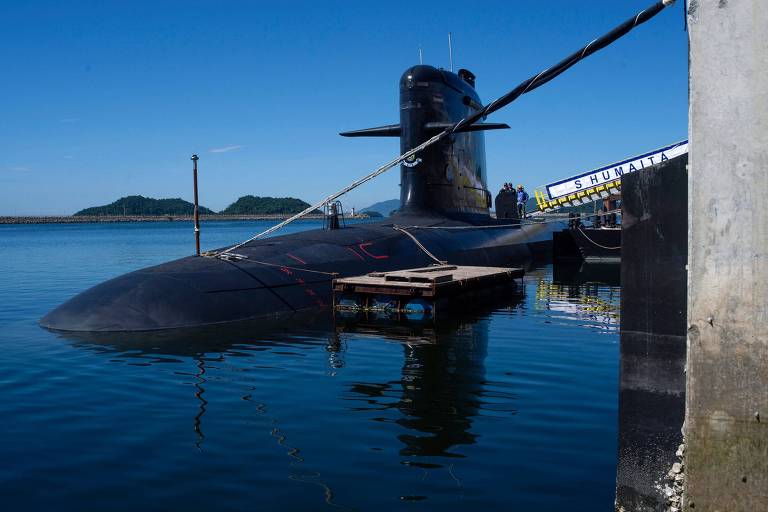 Brasil negocia com França acordo para combustível nuclear de submarino, diz Itamaraty