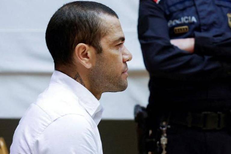 Daniel Alves continua sem depositar fiança e permanece na prisão