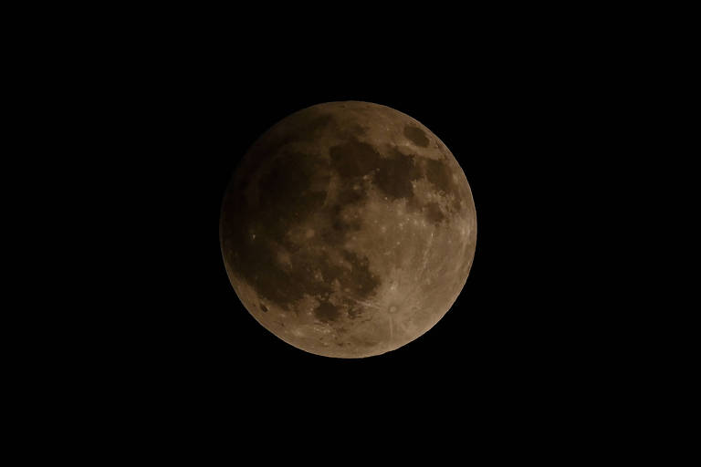 Eclipse lunar penumbral em Banda Aceh, na Indonésia