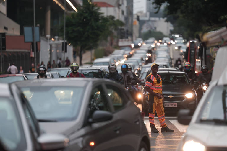 Com 1.371 km, cidade de São Paulo tem recorde de congestionamento