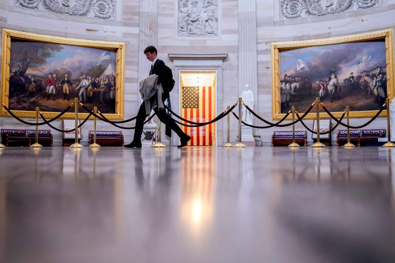 Senado dos EUA chega a acordo de última hora e evita paralisação parcial do governo