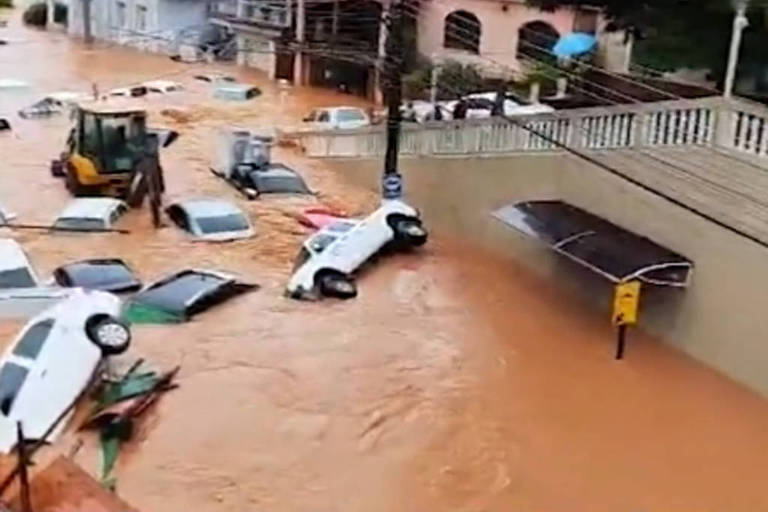 As fortes chuvas que atingiram o Espírito Santo nesta madrugada provocaram estragos na cidade de Mimoso do Sul, no Sul capixaba