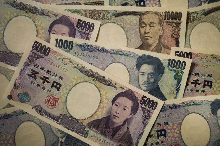 Diferentes notas de iene