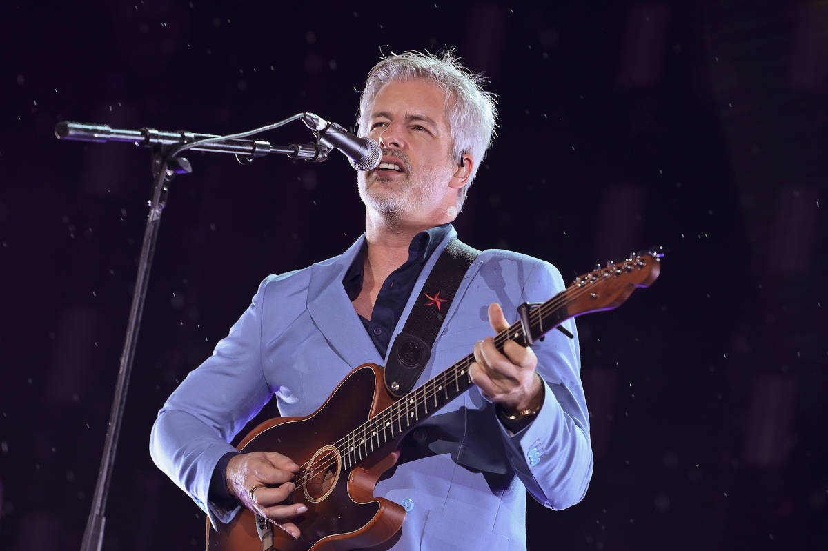 Justiça reverte condenação do cantor Victor Chaves por agressão à esposa