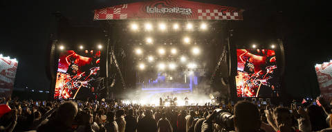 SÃO PAULO - SP - BRASIL - 22.03.2024 - 20h00: LOLLAPALOOZA 2024. A banda americana Blink 182 se apresenta no palco Budweiser durante show no festival Lollapalooza 2024, realizado no autódromo de Interlagos.  (Foto: Adriano Vizoni/Folhapress, ILUSTRADA) *** EXCLUSIVO FSP ***
