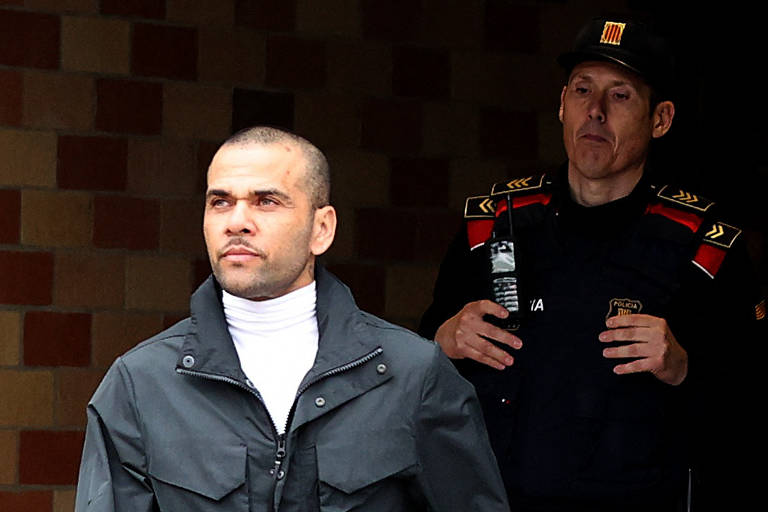 Daniel Alves sai da prisão em Barcelona