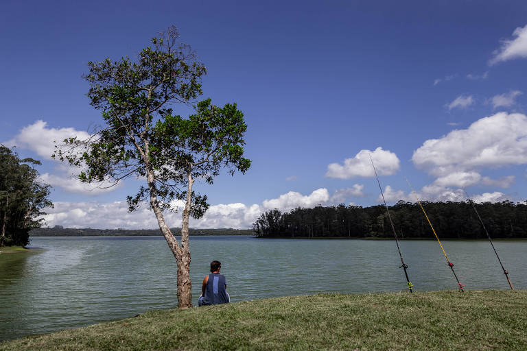 Imagem mostra que a pescaria é uma das atividades procuradas por visitantes da Ilha do Bororé, bairro que pertence ao distrito do Grajaú, zona sul de São Paulo