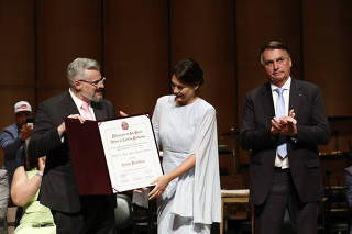 A ex-primeira-dama Michelle Bolsonaro recebe o título de cidadã paulistana em evento
