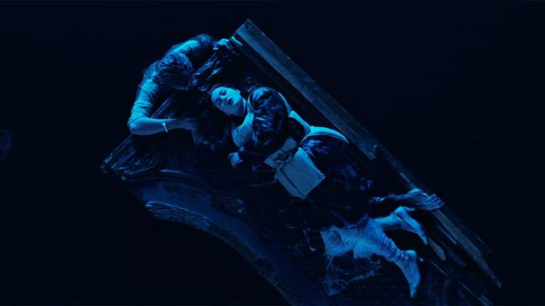 Cena do fim do filme 'Titanic' em que Rose (Kate Winslet) se salva e Jack (Leonardo DiCaprio) se sacrifica