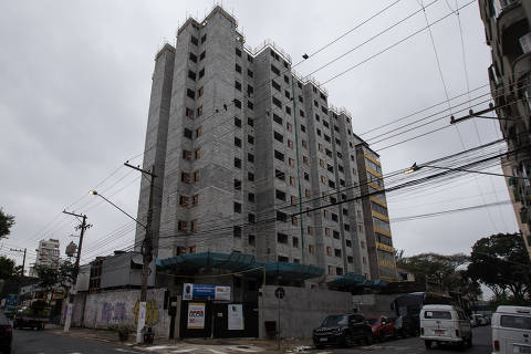 SAO PAULO/ SP, BRASIL, 27-03-2024:  Predio da Cohab para integrantes de movimento de moradia poder ser demolido mesmo estando quase pronto. (Foto: Zanone Fraissat/Folhapress, COTIDIANO)***EXCLUSIVO****
