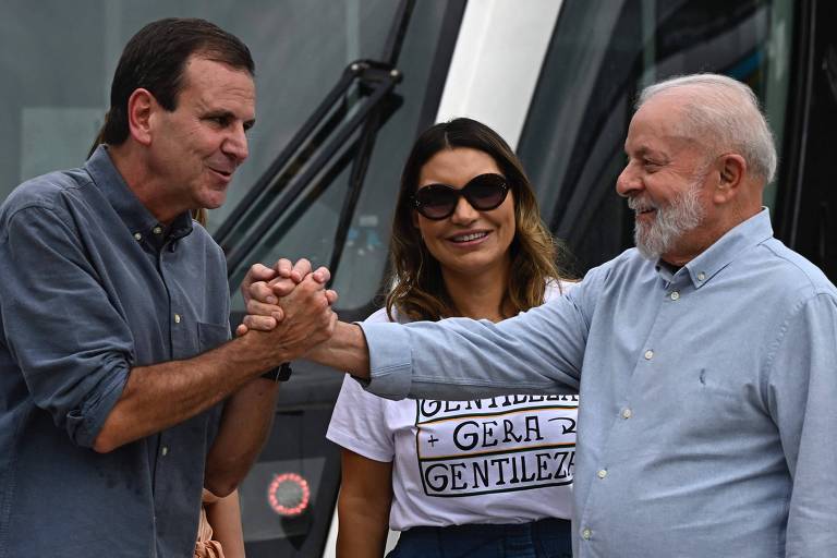 Prefeito do Rio, Eduardo Paes (PSD), ao lado do presidente Lula e da primeira-dama Jana na inauguração do terminal Gentileza