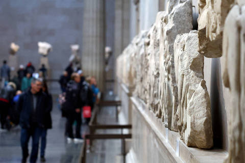 FILE PHOTO: People view examples of the Parthenon sculptures, sometimes referred to in the UK as the Elgin Marbles, on display at the British Museum in London, Britain, November 29, 2023. REUTERS/Hannah McKay/File Photo ORG XMIT: FW1
