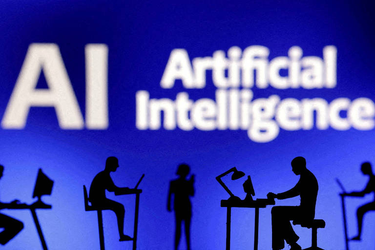Silhuetas de manequins com computadores e smartphones à frente das palavras "artificial intelligence", inteligência artificial em inglês
