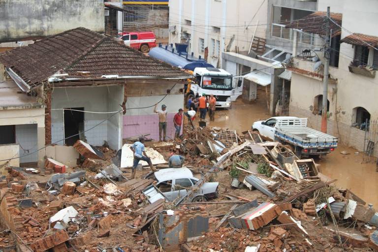 Fortes chuvas causam estragos na cidade de Mimoso, interior do Espírito Santo