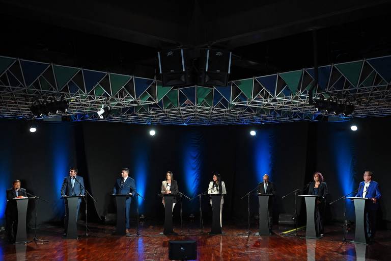 A mais importante força de oposição ao regime, a Plataforma Unitária Democrática, viveu momentos de indefinição após suas duas candidatas mais fortes serem impedidas de se inscrever na corrida