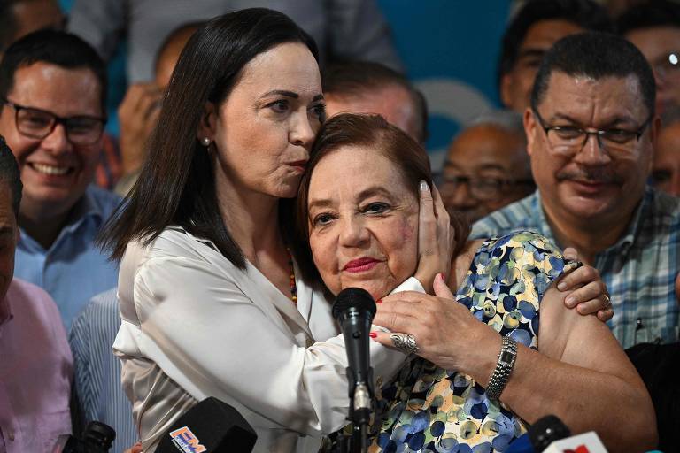 Diante da impossibilidade de se inscrever no pleito, Corina Machado indicou Corina Yoris, 80, como sua substituta; a segunda opção da coalizão, porém, também não conseguiu registrar sua candidatura