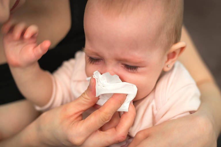Médicos alertam para aumento de infecções por vírus respiratório infantil com o outono