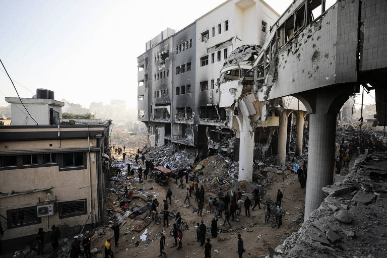 Maior hospital de Gaza em ruínas depois de invasão israelense