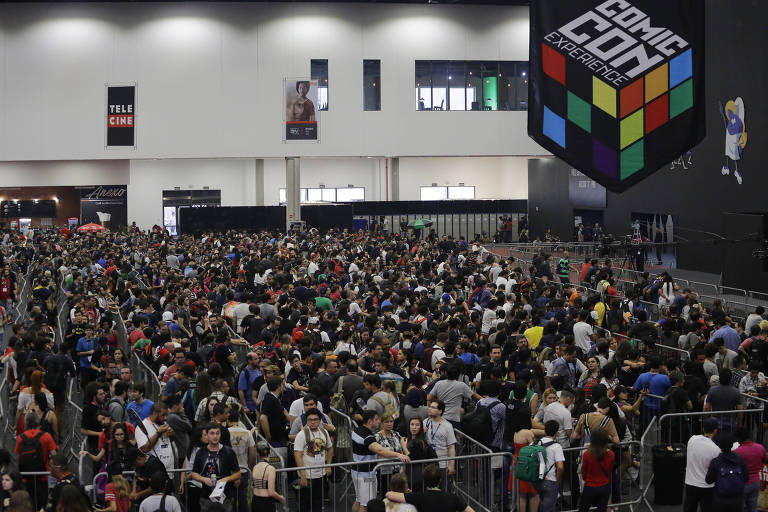 Público enfrenta grandes filas para atrações no terceiro dia da Comic Con Experience 2016, evento de cultura pop no São Paulo Expo na zona sul de São Paulo