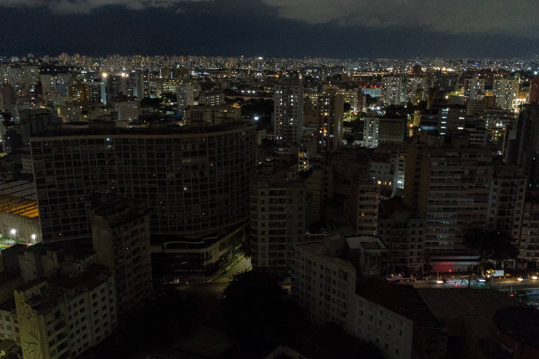 Trecho do centro de São Paulo sem energia elétrica durante falha no abastecimento 