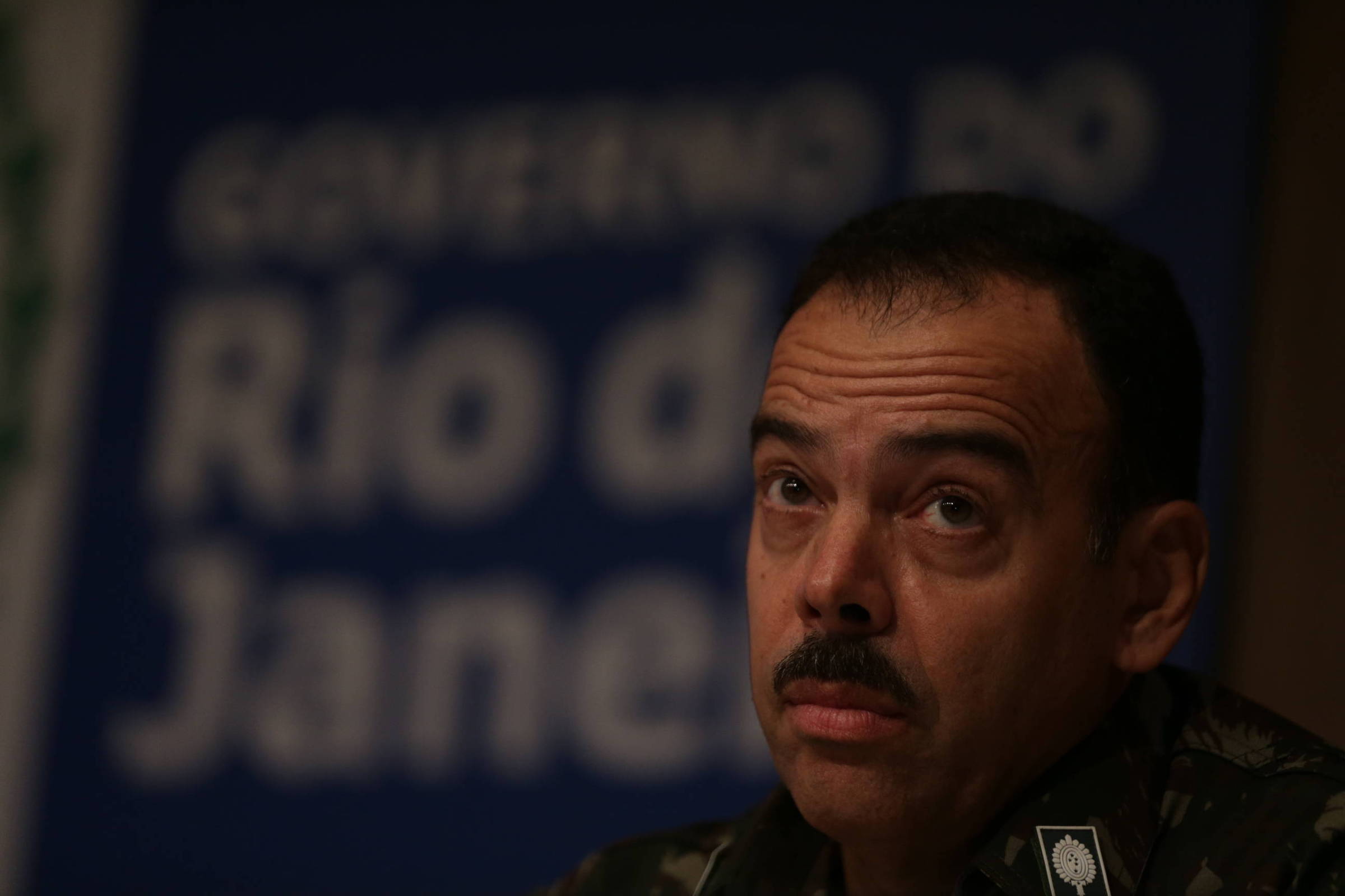 General ex-secretário de segurança no Rio aprova música em sua homenagem no Exército