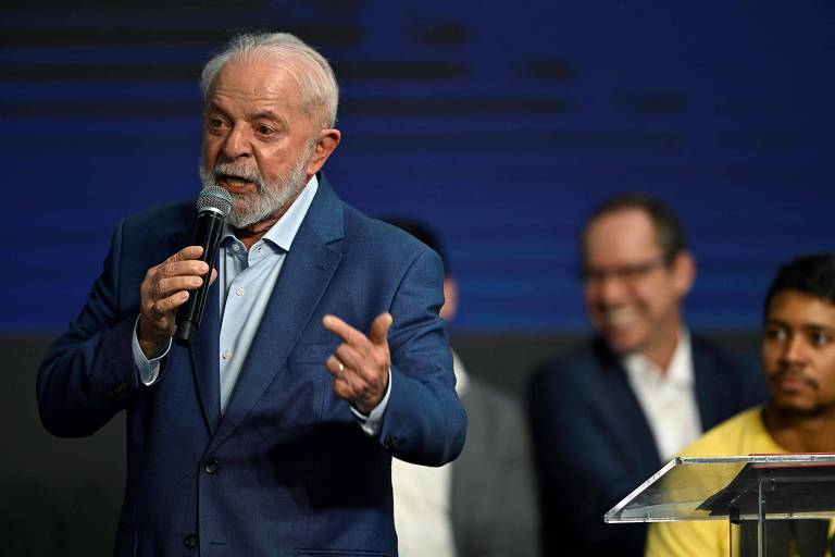 Lula diz que banqueiro e empresário não precisam do Estado, mas querem superávit e empréstimo