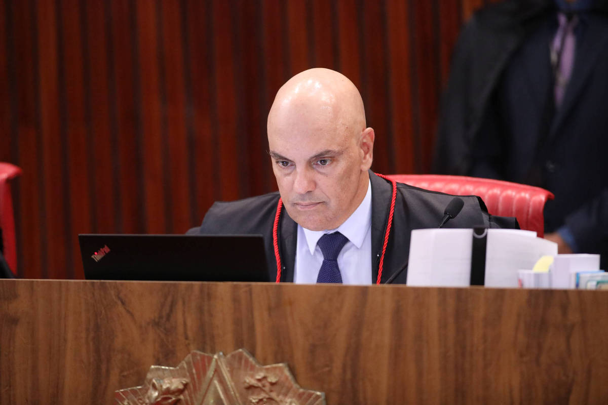 Moraes signs agreements with the TSE against fake electoral news – 04/03/2024 – Power
