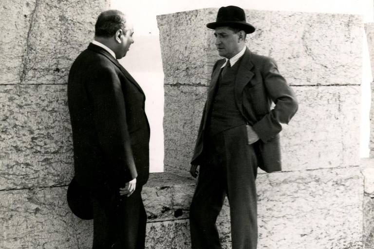 António Ferro (esq.) e Salazar na Torre de Belém