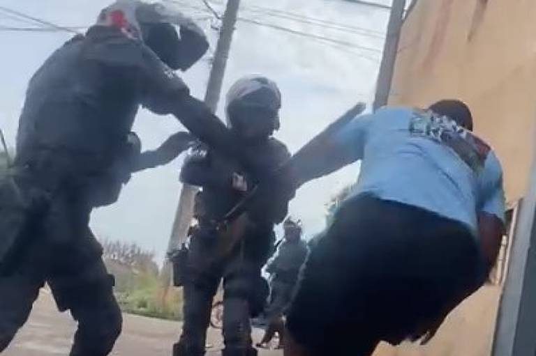 Policiais agridem jovem e pai cadeirante em abordagem em Piracicaba (SP); veja vídeo