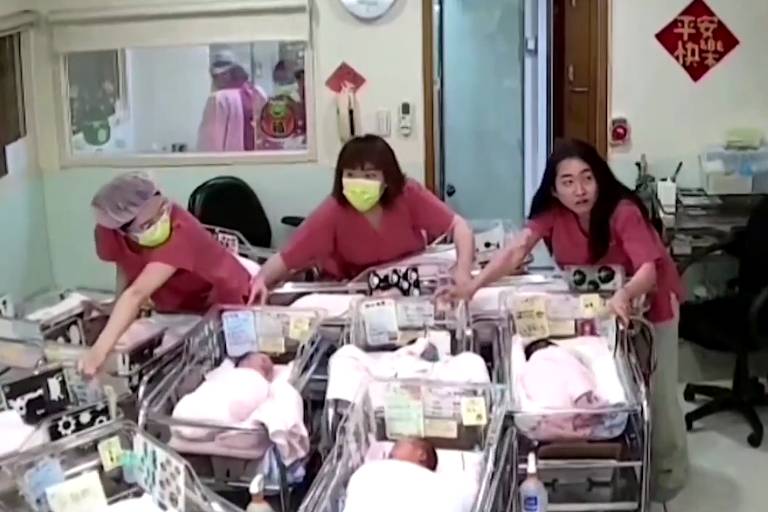 Enfermeiras protegem bebês em maternidade em Taiwan durante terremoto