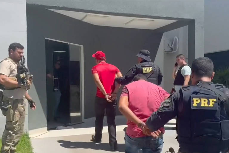 A fuga, inédita no sistema penitenciário federal, completou 50 dias nesta quinta-feira (4), quando a dupla foi localizada em ação que reuniu as polícias Federal e Rodoviária Federal