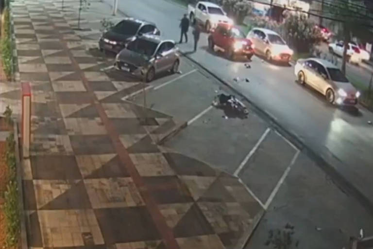 Motorista é solto após atropelar motociclista e fugir de abordagem policial em Cuiabá (MT)