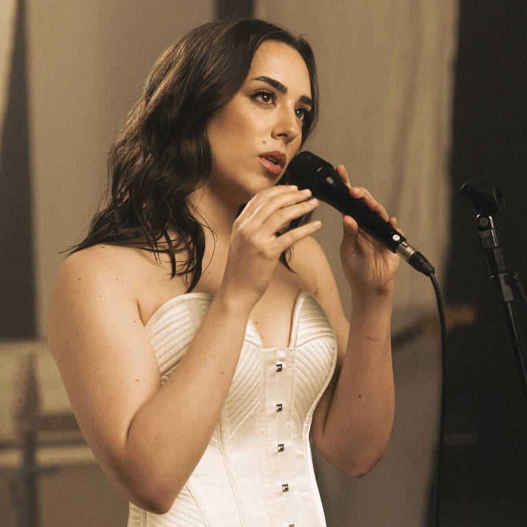 A cantora Lara grava novo projeto audiovisual